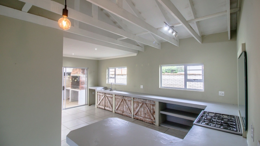 6 Bedroom Property for Sale in Kidds Beach Eastern Cape